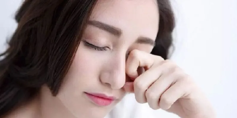 Ý nghĩa khi giật mắt từ 13h - 15h 